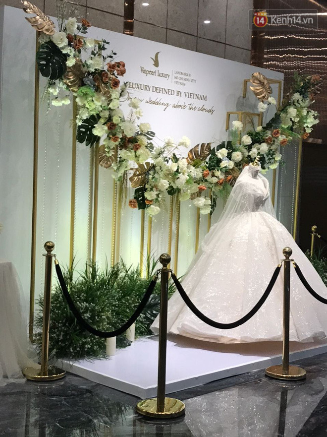 Cô dâu Xoài Non diện váy cưới 28 tỷ trong đám cưới Xemesis  2sao