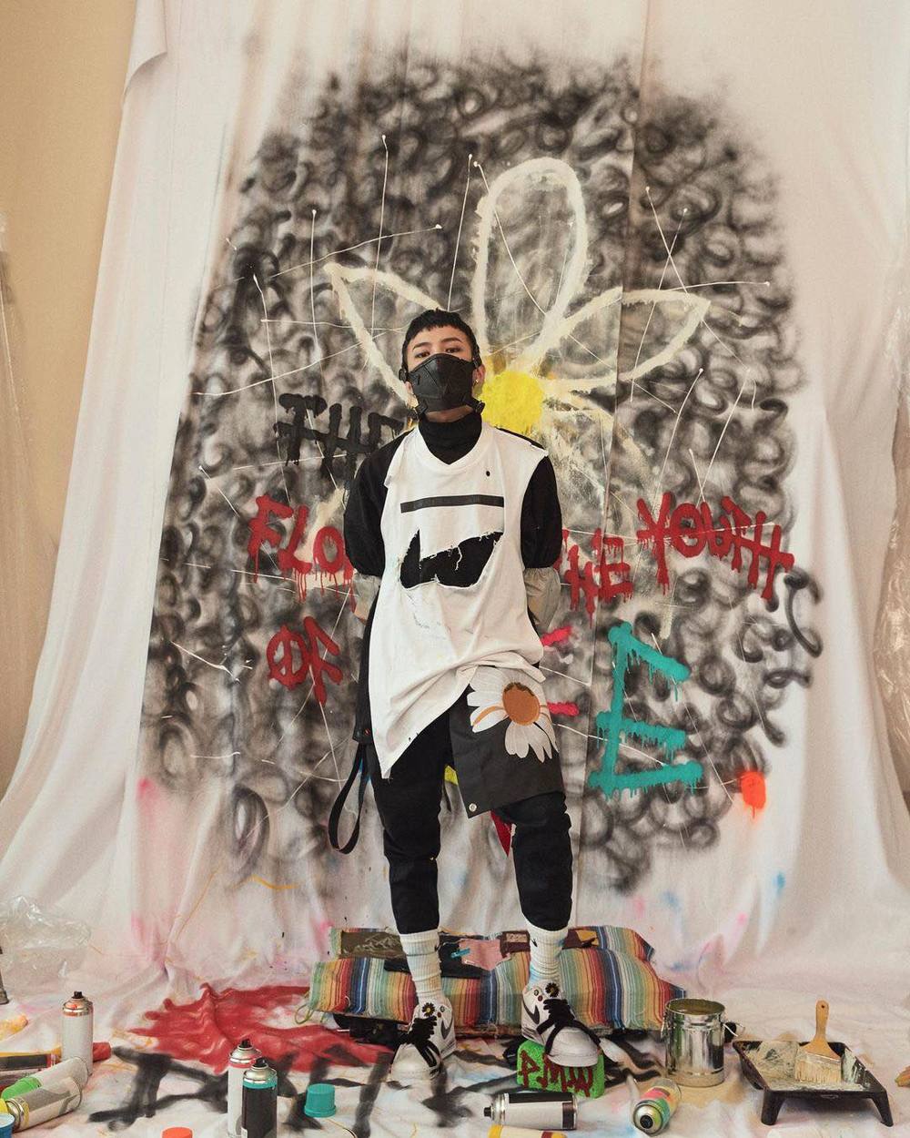  
G-Dragon tự quảng bá giày của mình. (Ảnh: Instagram)