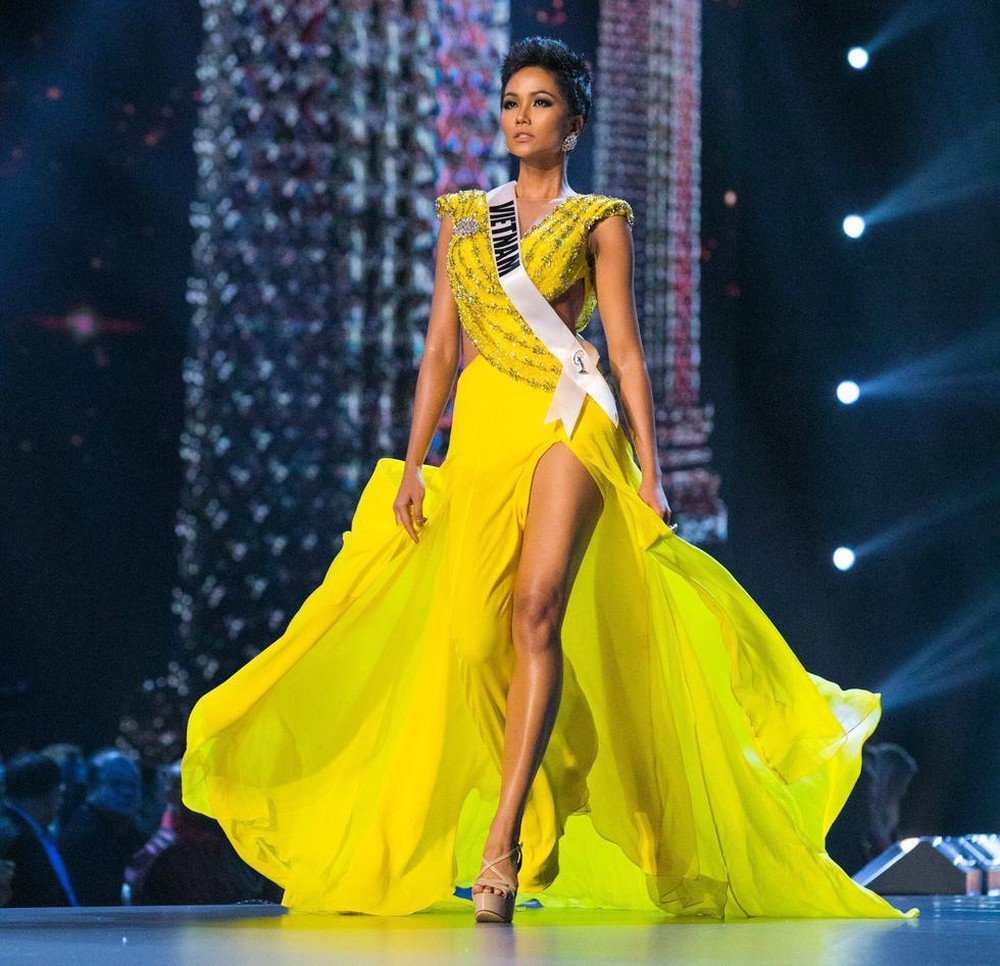 
Thiết kế lộng lẫy trên sàn catwalk danh giá nhất hành tinh - Miss Universe sẽ là sân chơi huy hoàng, đáng nhớ nhất trong sự nghiệp của chân dài. (Ảnh: T.H)