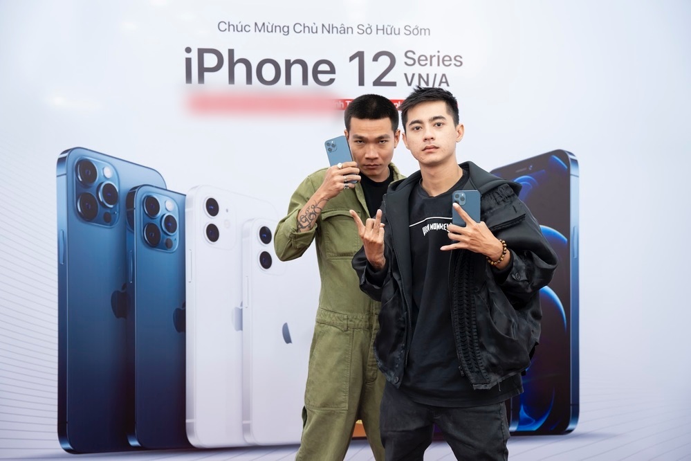  
Các nghệ sĩ Rap Việt cũng nằm trong danh sách sở hữu sớm iPhone 12 (Ảnh: Facebook)