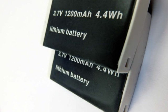  
Loại pin lithium bị cấm đưa lên máy bay. (Ảnh: Người Lao Động)