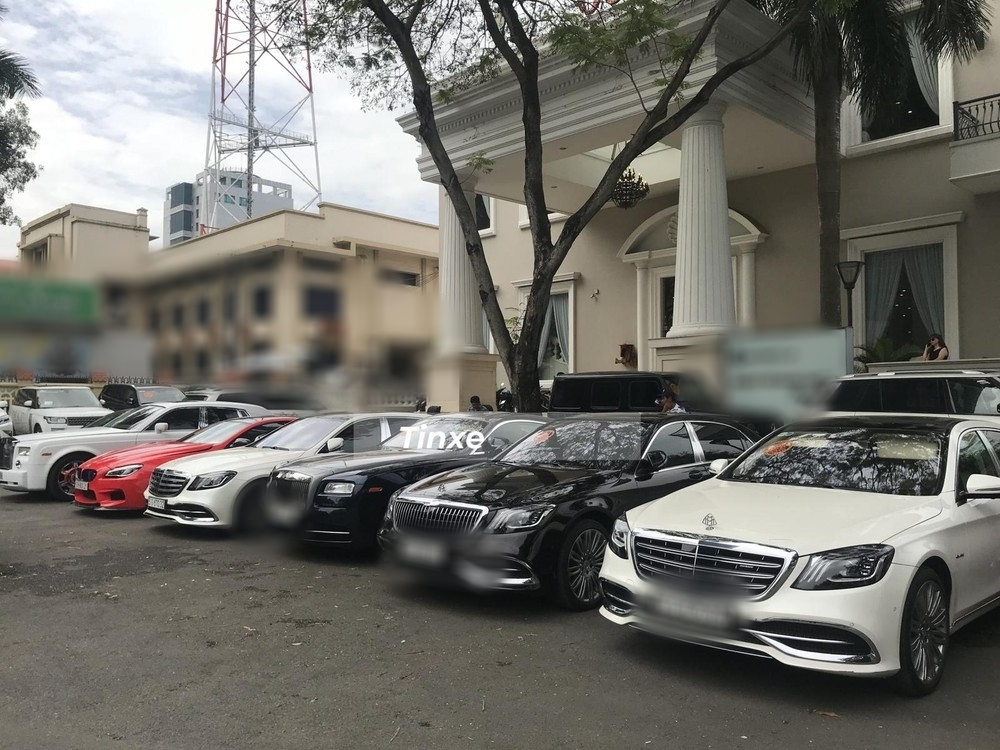  
Dàn siêu xe hơn 68 tỷ đồng có mặt trong đám hỏi thiếu gia nổi tiếng Sài Gòn (Ảnh: Tinxe).