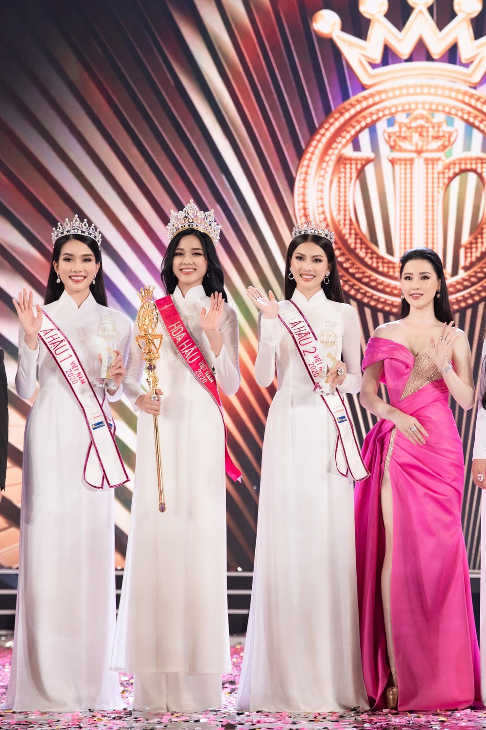  
Thái Như Ngọc đứng chung khung ảnh cùng Hoa hậu Đỗ Thị Hà và Á hậu Phương Anh, Ngọc Thảo (Ảnh: NVCC)