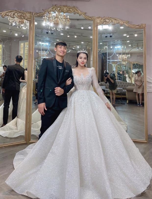  
Bùi Tiến Dũng và Khánh Linh đã đi thử váy cưới. (Ảnh: Facebook Bùi Tiến Dũng)