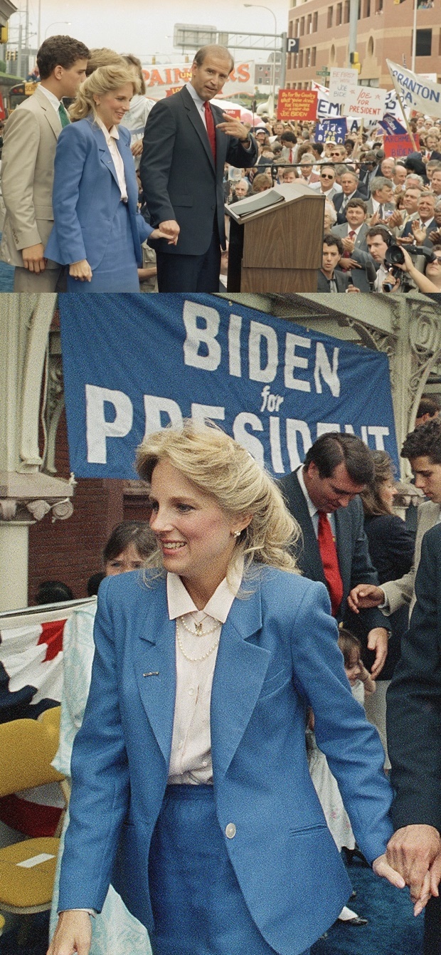  
Bà Biden khéo léo chọn trang phục "tông xoẹt tông" với tấm băng rôn có tên của chồng mình (Ảnh: Daily Mail)