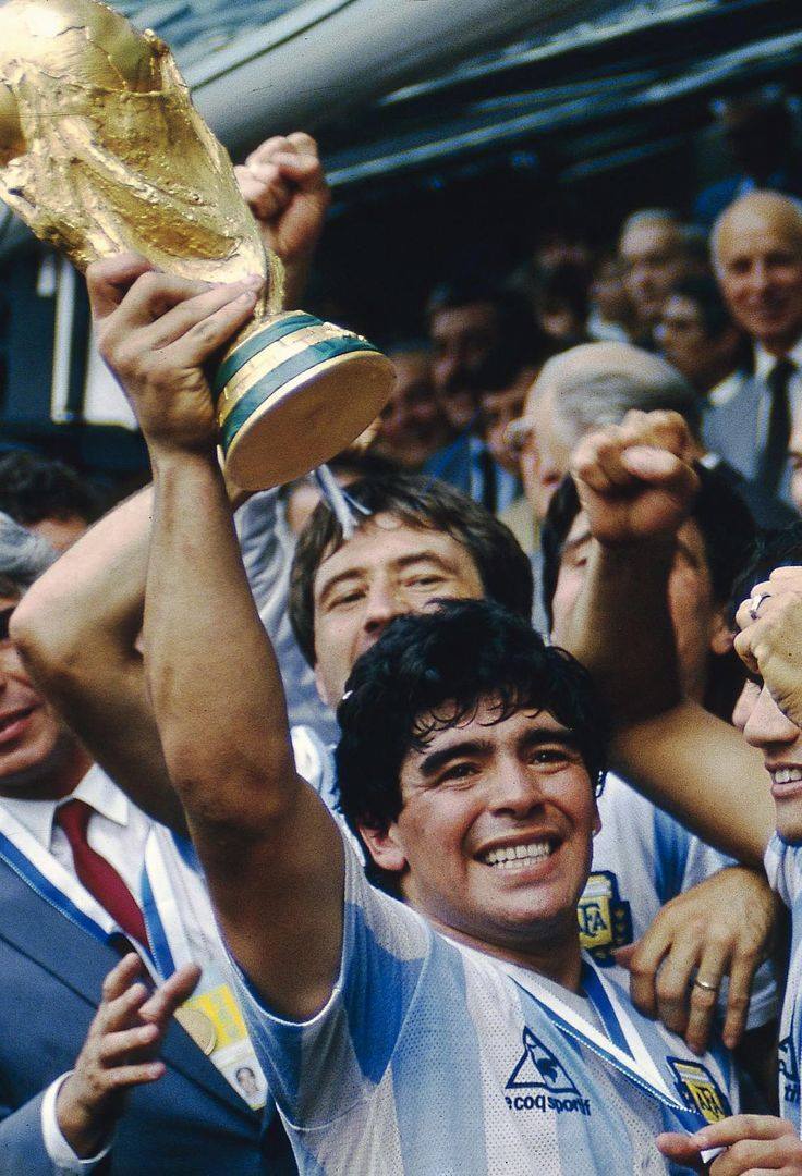  
Hình tượng của Maradona vẫn sống mãi trong lòng người hâm mộ. (Ảnh: Daily Mail)