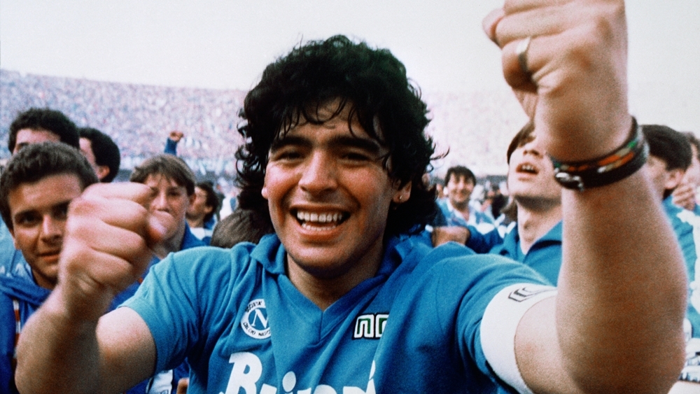 
Huyền thoại bóng đá thế giới Diego Maradona dành trọn tình yêu cho bóng đá. (Ảnh: DailyMail)