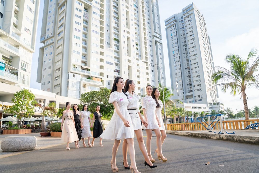 Các thí sinh dạo bước tại Khu đô thị DIC Chí Linh City Vũng Tàu - Tin sao Viet - Tin tuc sao Viet - Scandal sao Viet - Tin tuc cua Sao - Tin cua Sao