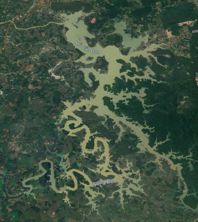 Thích thú dòng sông ở Việt Nam như chú rồng khổng lồ trên Google Maps