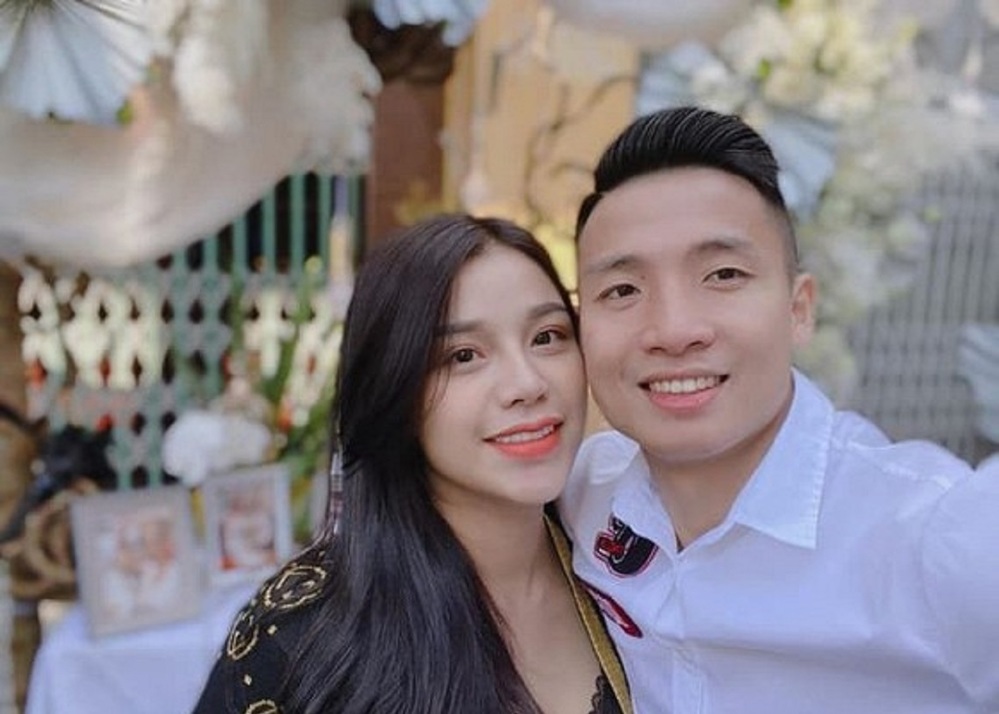  
Bùi Tiến Dũng - Khánh Linh có đến gần 1 năm hẹn hò, trước khi làm đám hỏi vào tháng 6/2019. (Ảnh: FBNV) 