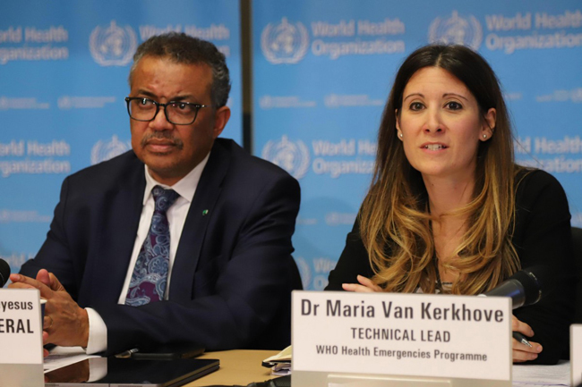  
Bà Maria Van Kerkhove và Tổng Giám đốc Tổ chức Y tế Thế giới. (Ảnh: AFP)