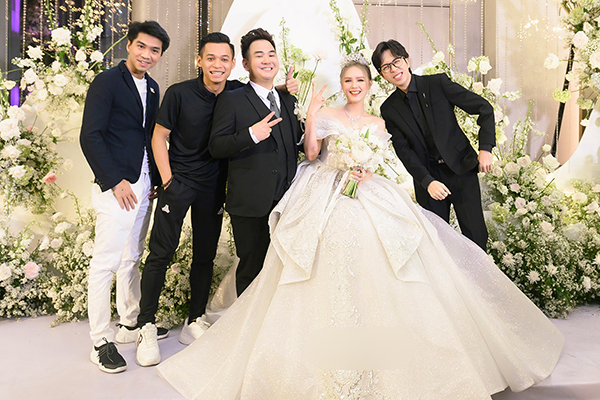 
Đám cưới của Xemesis và Trang Phạm được tổ chức hoành tráng với sự góp mặt của nhiều gương mặt nổi tiếng. (Nguồn: Pinterest)