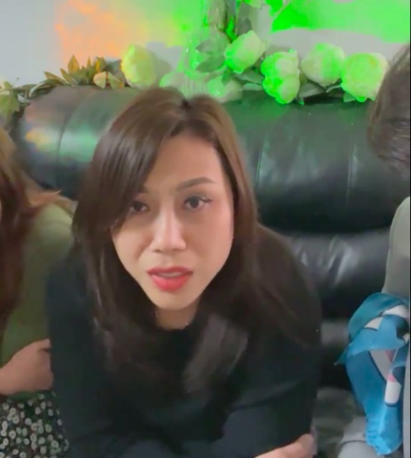  
Quỳnh Như livestream sau khi bị chồng cũ đệ đơn kiện quấy rối. (Ảnh: Chụp màn hình)