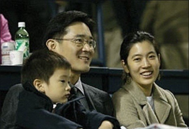  
Lee Ji Ho là con trai của tân chủ tịch Samsung và ái nữ tập đoàn thực phẩm Daesang. (Ảnh: Naver) 