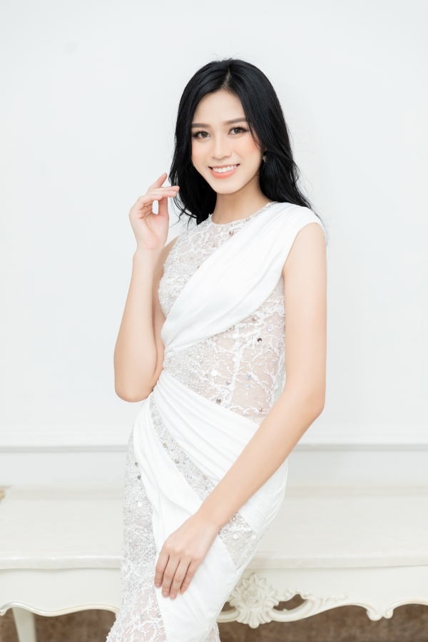  
Kể từ ngày đăng quang Hoa hậu Việt Nam, nhan sắc của Hoa hậu Đỗ Thị Hà luôn nhận được nhiều sự chú ý từ mọi người (Ảnh: FBNV).