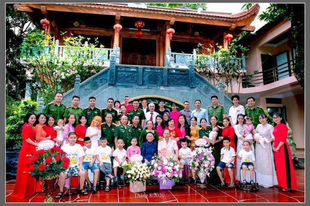  
Hình ảnh gia đình quân nhân của Hậu Hoàng. (Ảnh: T.M)