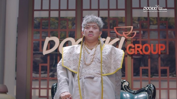  
Vua cha uy nghiêm nhưng lại siêu gây cười trong clip mới của Dookki