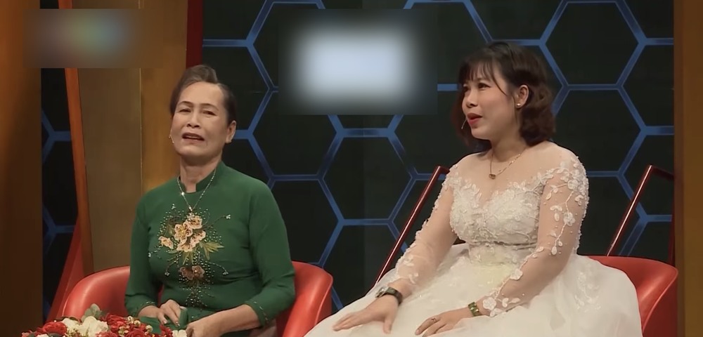  
Cô Kim Thuỷ và con dâu Trúc Ly có màn "bật nhau tanh tách" gây cười về chủ đề mẹ chồng - nàng dâu. (Ảnh cắt từ clip)