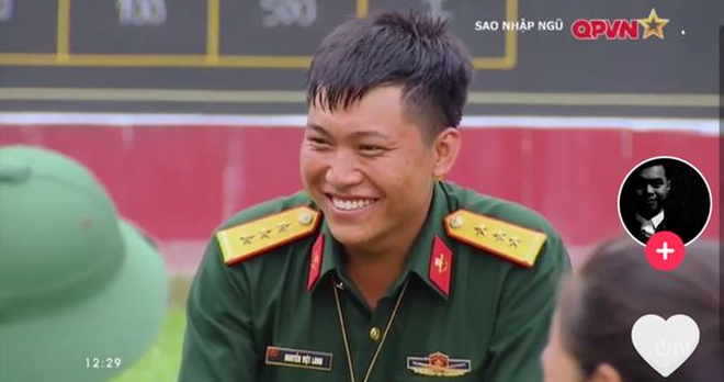  
Nguyễn Việt Long trong Sao Nhập Ngũ. (Ảnh chụp màn hình)