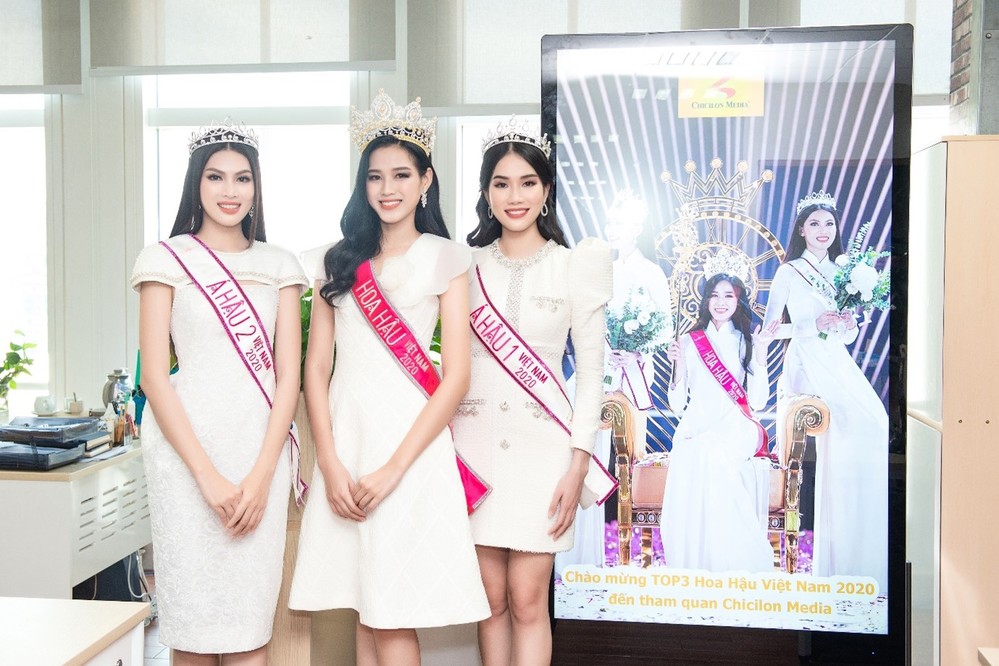 
Top 3 Hoa hậu Việt Nam 2020 hào hứng khi thấy hình ảnh của mình trên hệ thống Digital Frame của Chicilon Media. - Tin sao Viet - Tin tuc sao Viet - Scandal sao Viet - Tin tuc cua Sao - Tin cua Sao