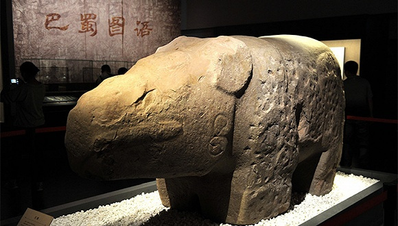  
Tê giác đá được trưng bày ở viện bảo tàng. (Ảnh: QQ)