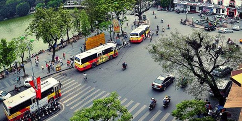 
Xe bus truyền thống đang hoạt động tại Hà Nội. (Ảnh: VOV) 