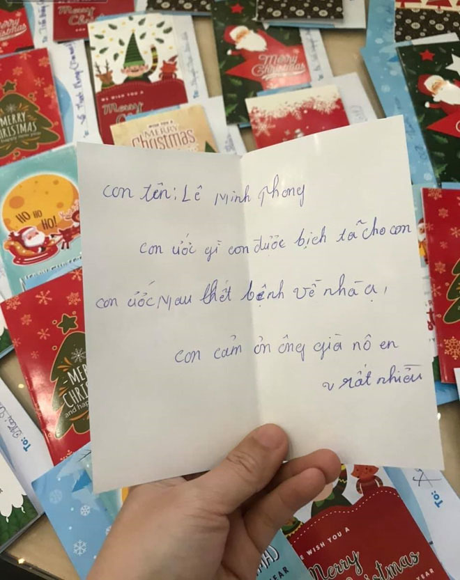  
Các lá thư gửi ông già Noel, đứa trẻ nào cũng chỉ mong mình hết bệnh, về với gia đình (Nguồn: Thanh Niên)