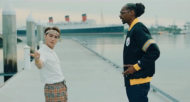 
Sơn Tùng đã có sự kết hợp tuyệt vời với Snoop Dogg trong bản hit Hãy Trao Cho Anh (Ảnh: Cắt từ clip) - Tin sao Viet - Tin tuc sao Viet - Scandal sao Viet - Tin tuc cua Sao - Tin cua Sao