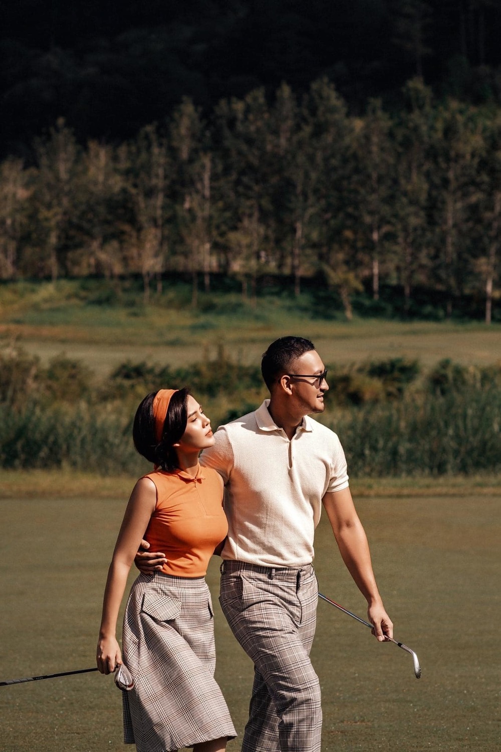  
Nhân duyên của cả hai bắt đầu khi... "đi nhầm sân golf được chồng như ý". (Ảnh: FBNV)