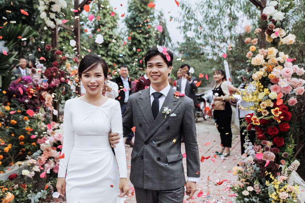  
Hai người hạnh phúc trong đám cưới tại quê nhà. (Ảnh: FBNV)