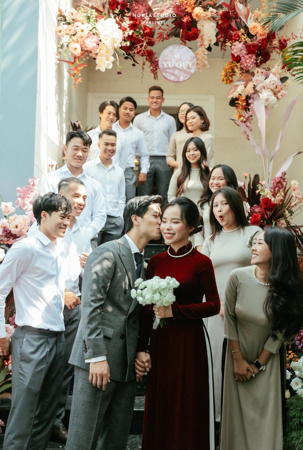  
Công Phượng và Viên Minh trong ngày cưới. (Ảnh: FBNV)
