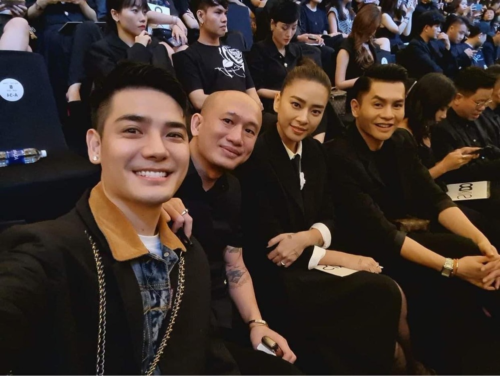  
Nhà sản xuất phim - Thái Bá Dũng (thứ 2 từ trái sang) là bạn thân của Ngô Thanh Vân