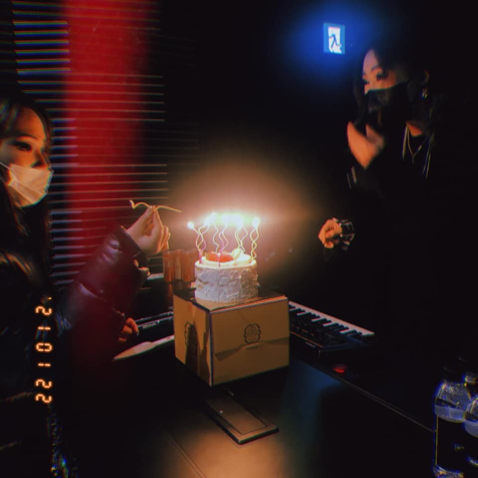  
Buổi tụ họp là để mừng sinh nhật Minzy. (Ảnh: Twitter)