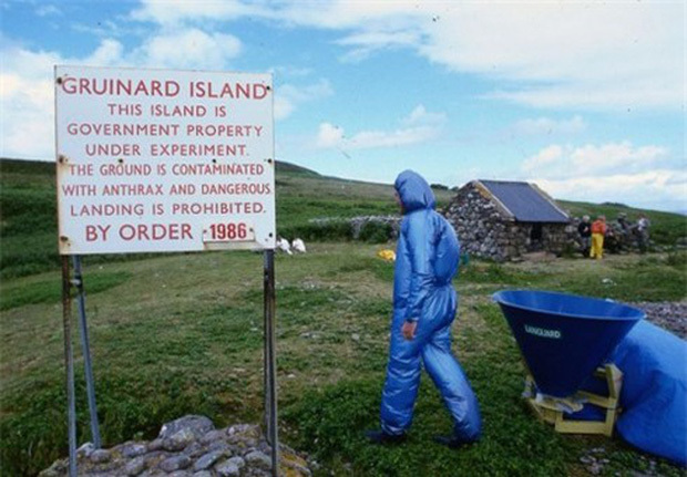 Hình ảnh bên trong hòn đảo Gruinard vào những năm về trước. (Ảnh: Twitter)