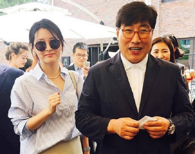 
Vợ chồng Lee Young Ae rất hiếm khi xuất hiện trước công chúng (Nguồn: Naver)