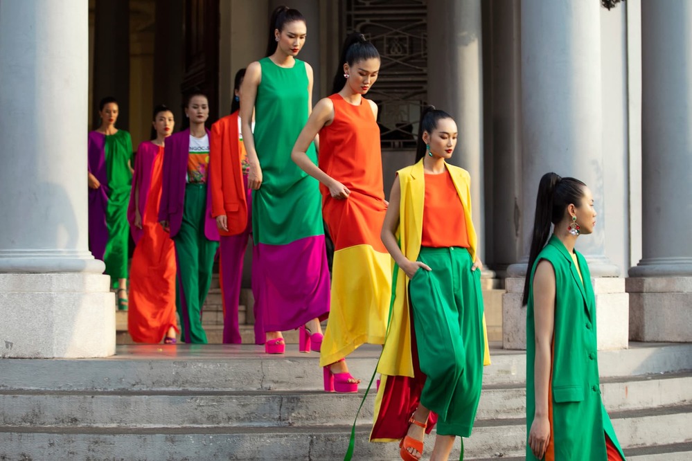 Bữa tiệc thời trang thịnh soạn đầu năm 2021 của NTK Vũ Ngọc Son - Tin sao Viet - Tin tuc sao Viet - Scandal sao Viet - Tin tuc cua Sao - Tin cua Sao