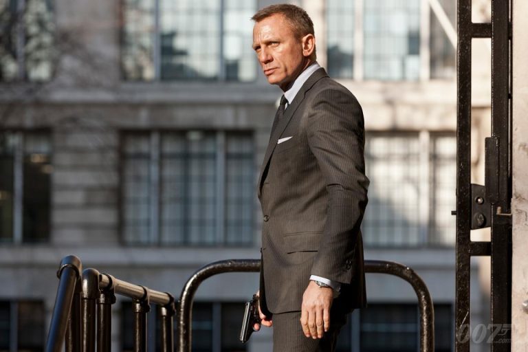 
 Tạo hình của Daniel Craig trong vai 007. (Ảnh: Pinterest)