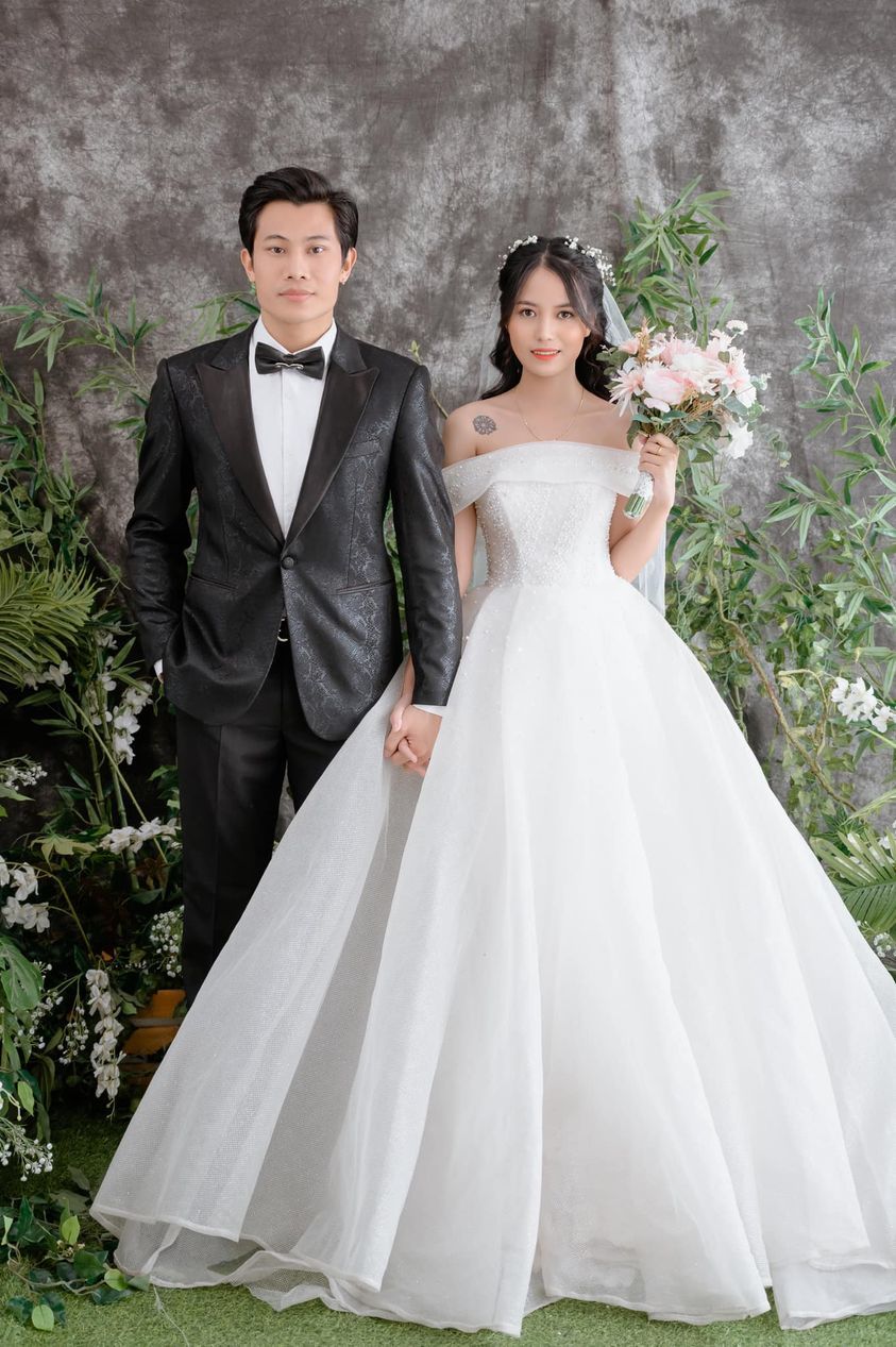  
Diễn viên Phương Nam vẫn vui vẻ tổ chức lễ cưới, mặc Cậu Vàng thua lỗ hơn 30 tỷ (Ảnh: Facebook nhân vật)
