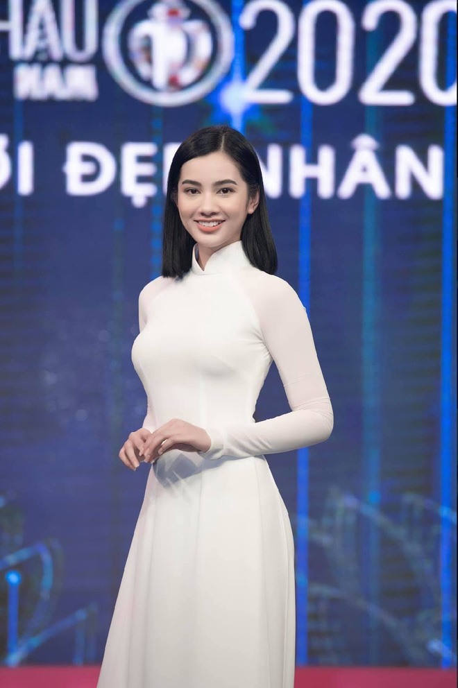  
Cẩm Đan trong tà áo dài tại Hoa hậu Việt Nam 2020 (Ảnh: FBNV)