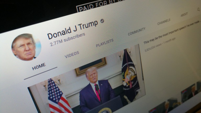  
Kênh YouTube của ông Trump​ bị thông báo tạm khóa. (Ảnh: Chụp màn hình)