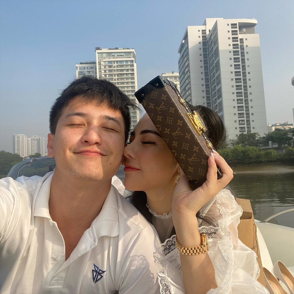  
Hiện tại, Huỳnh Anh đang hạnh phúc với bạn gái hơn 6 tuổi (Ảnh: FBNV) - Tin sao Viet - Tin tuc sao Viet - Scandal sao Viet - Tin tuc cua Sao - Tin cua Sao