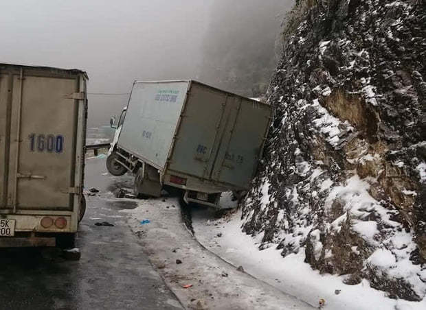  
Tuyết rơi khiến tình trạng giao thông đi lại trở nên khó khăn hơn (Ảnh: Beatvn)