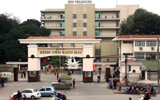  
Bệnh viện Bạch Mai, nơi sản phụ được chuyển đến sau đó. (Ảnh: PLO)