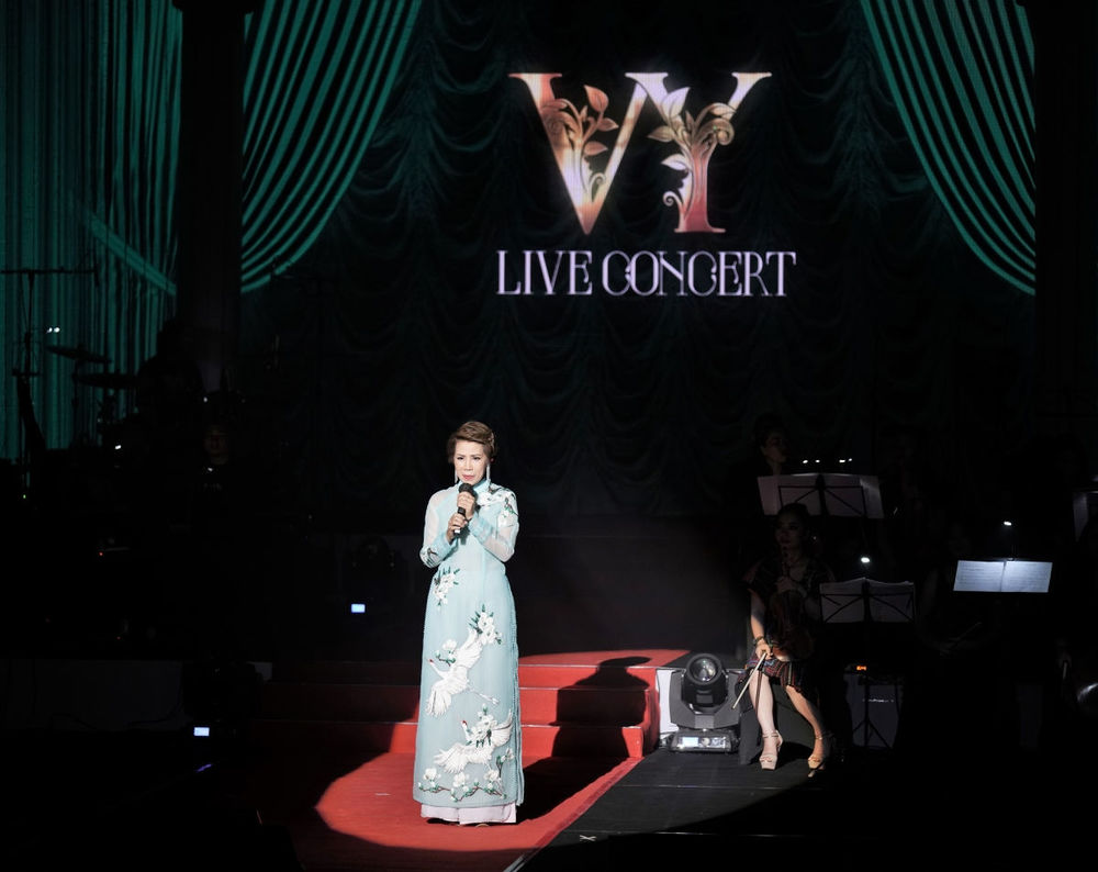  
Vy - Live concert gửi đến khán giả nhiều cảm xúc.