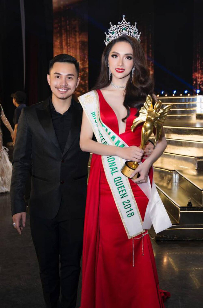  
Người này đồng hành cùng Hương Giang tại Miss International Queen năm 2018 (Ảnh: FBNV).