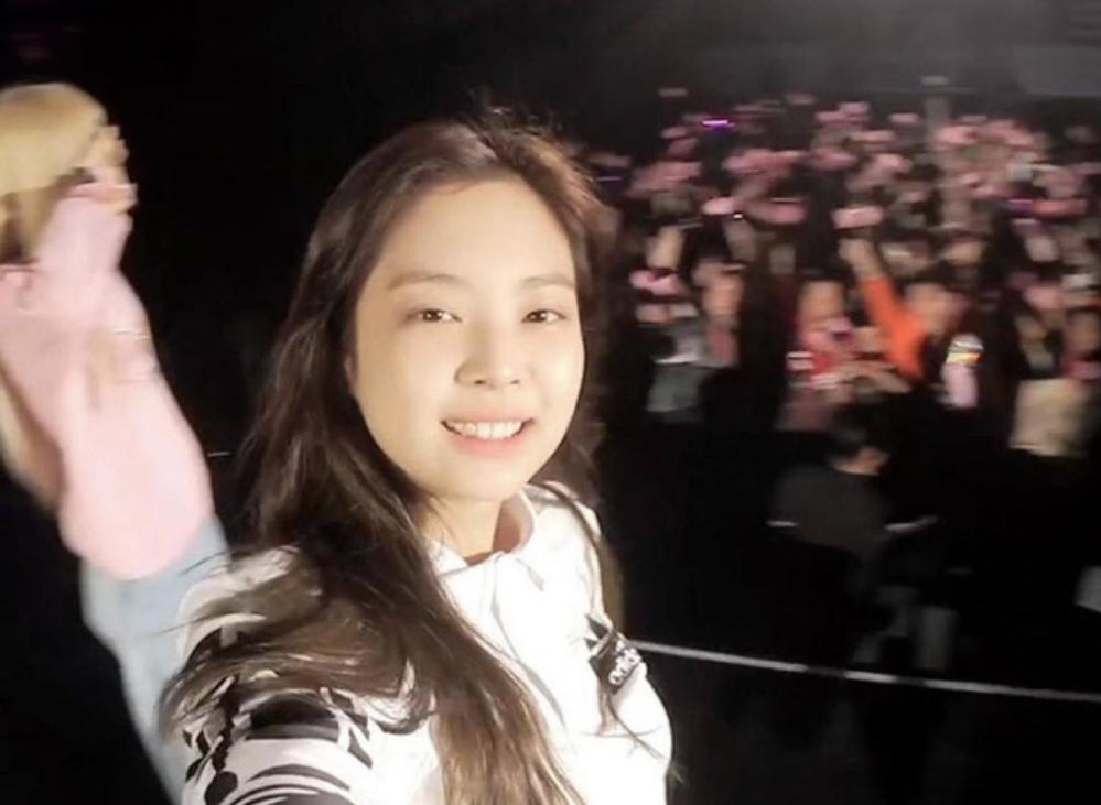  
Không trang điểm, Jennie vẫn tỏa sáng trong concert. Ảnh: Twitter