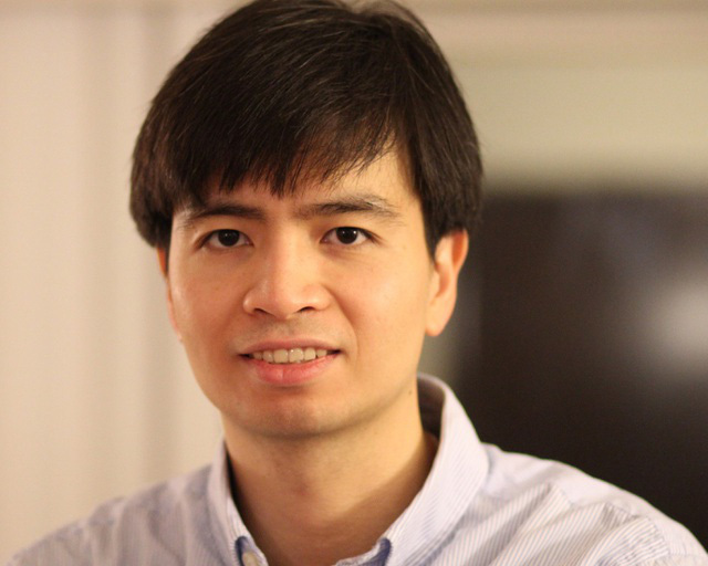  
PGS.TS Nguyễn Đức Thành là người dẫn đầu nhóm nghiên cứu phát triển miếng dán vaccine Covid-19. (Ảnh: VTV)