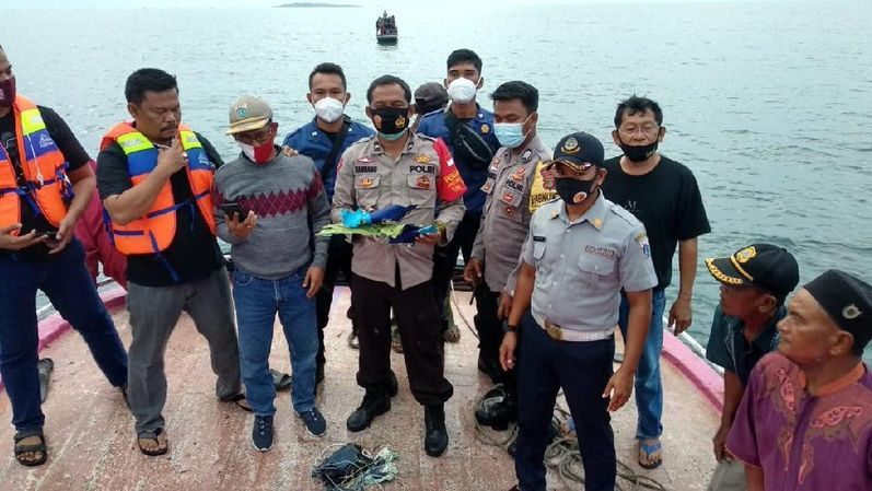  
Phía Indonesia đã tìm được những mảnh vỡ được cho là thuộc về chuyến bay gặp tai nạn hôm 9/1. (Ảnh: ABC News)