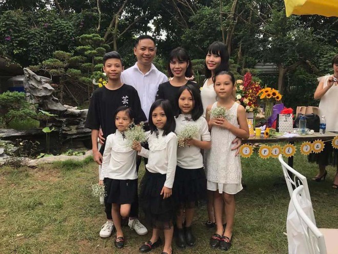  
Chị Trang cùng chồng đã phải trải qua nhiều khó khăn nhưng vẫn luôn hạnh phúc vì có 6 người con bên cạnh. (Ảnh: Thanh niên)