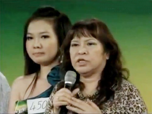  
Vụ việc được đẩy lên cao trào khi mẹ Quỳnh Anh lên sân khấu và bày tỏ các ý kiến của mình. (Ảnh: Cắt từ clip)